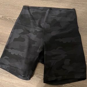 Lululemon align short 6in size 6 camo